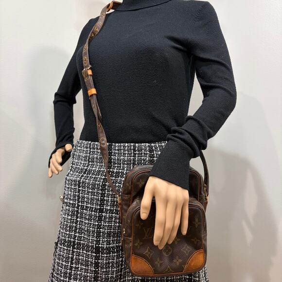 8911 LOUIS VUITTON Monogram Amazone MM Crossbody - Picture 2 of 16